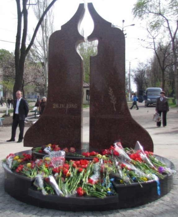 “Памятник - он от слова память”: в Мариуполе торжественно открыли колокол чернобыльцам (ФОТО), фото-30
